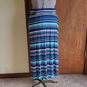 Hues of blue 💙 Striped skirt